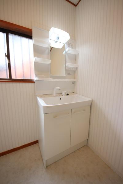 青梅市友田町　中古戸建の洗面台・洗面所画像