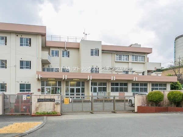 八王子市久保山町　中古戸建の小学校画像