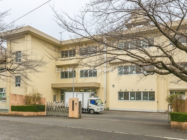 八王子市久保山町　中古戸建の中学校画像
