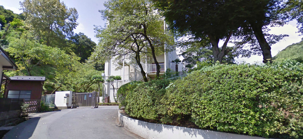 八王子市初沢町　中古戸建の中学校画像