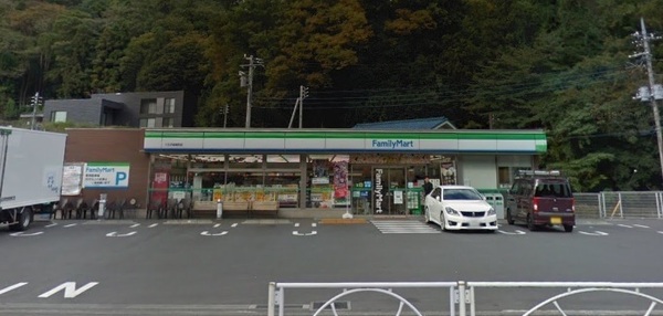八王子市初沢町　中古戸建のコンビニ画像