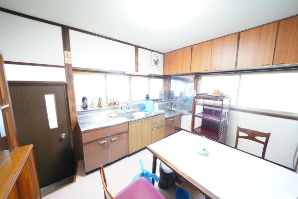 八王子市初沢町　中古戸建のリビング画像
