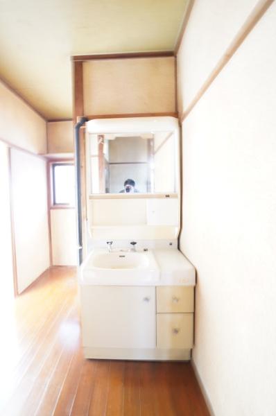 八王子市初沢町　中古戸建の洗面台・洗面所画像