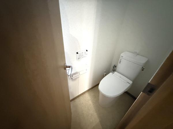 日野市新町　中古戸建のトイレ画像