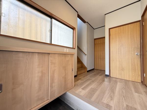 飯能市原町　中古戸建の玄関画像