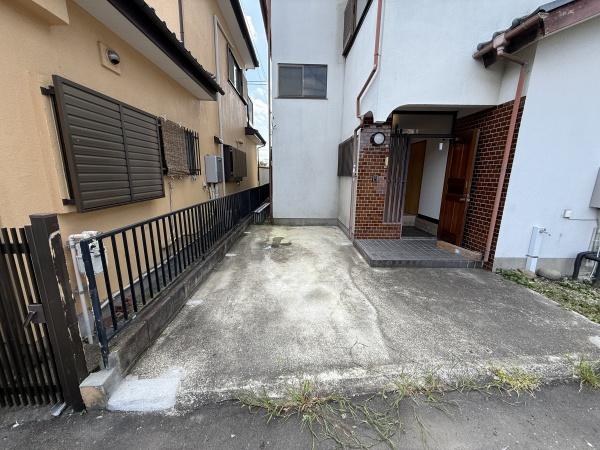 飯能市原町　中古戸建の駐車場画像