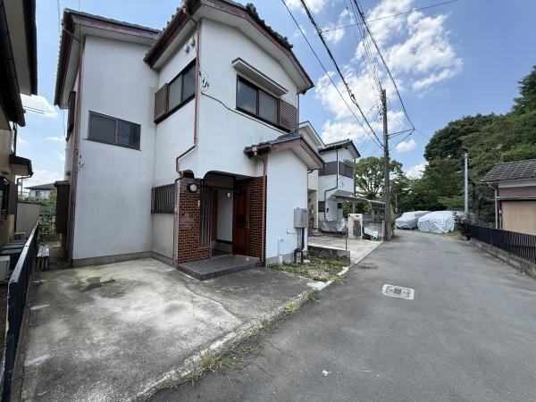 飯能市原町　中古戸建の前面道路含む現地写真画像