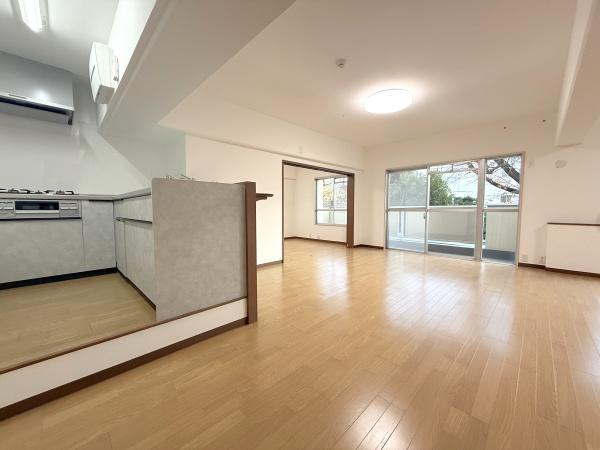 昭島つつじが丘ハイツ4号棟のリビング画像