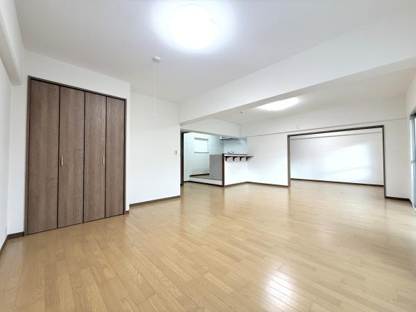 昭島つつじが丘ハイツ4号棟のリビング画像