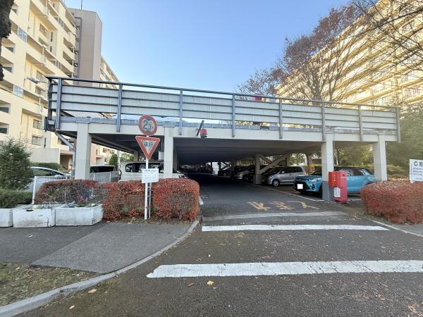 昭島つつじが丘ハイツ4号棟の駐車場画像