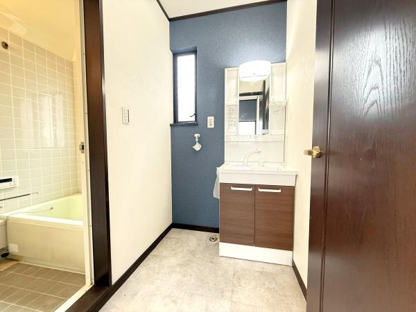 八王子市丸山町 中古戸建の洗面台・洗面所画像