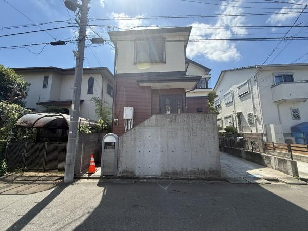 八王子市丸山町　中古戸建の前面道路含む現地写真画像