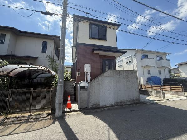 八王子市丸山町　中古戸建の前面道路含む現地写真画像