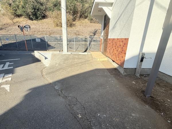 八王子市石川町 中古戸建の駐車場画像