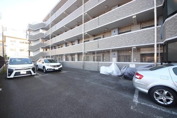 センチュリーめじろ台の駐車場画像