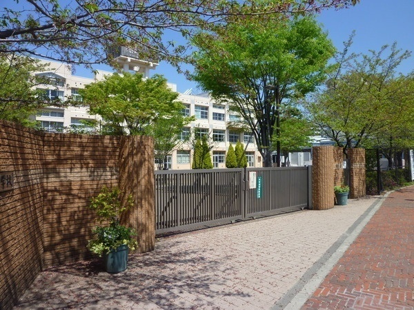 グリーンコーポ多摩ニュータウン南大沢の中学校画像