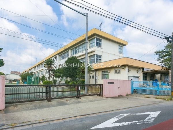 八王子市散田町2丁目　中古戸建の小学校画像