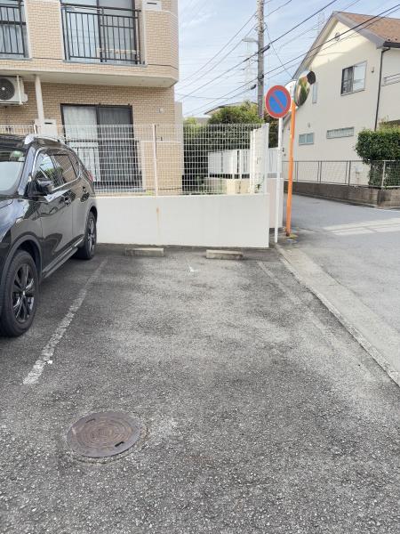 スカイハイツ新堀の駐車場画像