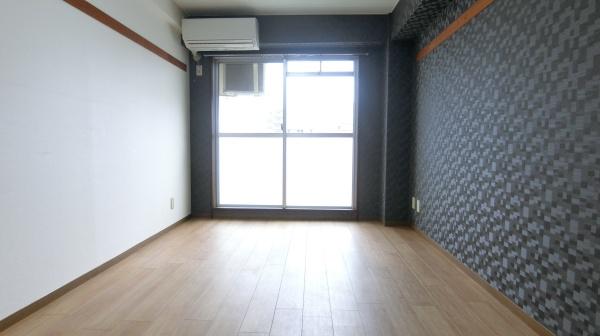 岸谷サンハイムのリビング画像