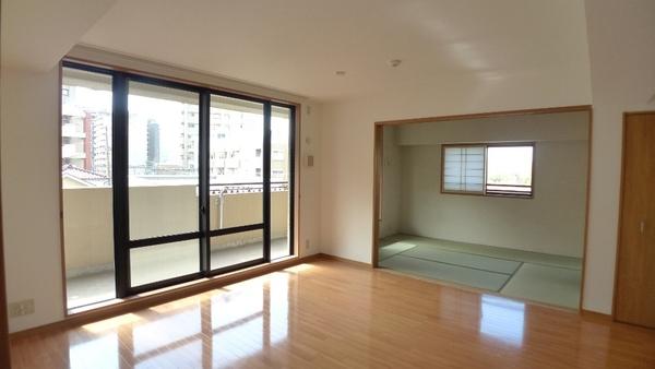 プルミエール多摩川のリビング画像