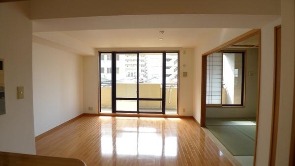 プルミエール多摩川のリビング画像