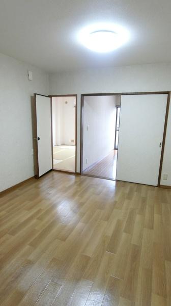 ロードスプリング出来野のリビング画像