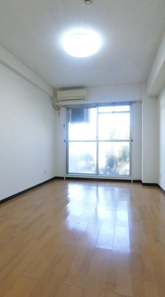 岸谷サンハイムのリビング画像