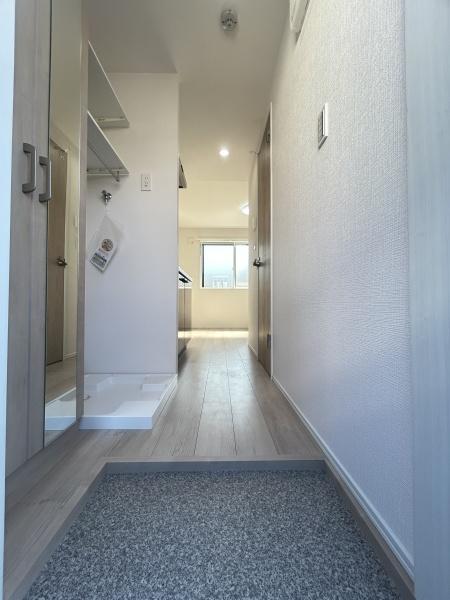 ネロ弘明寺の玄関画像