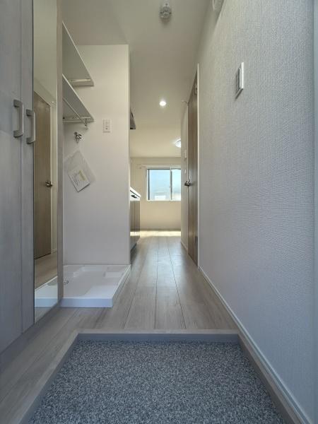 ネロ弘明寺の玄関画像