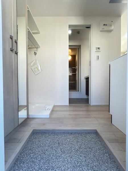 ネロ弘明寺の玄関画像