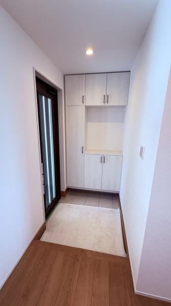 旭町一丁目戸建の玄関画像