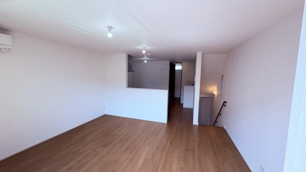 旭町一丁目戸建のリビング画像