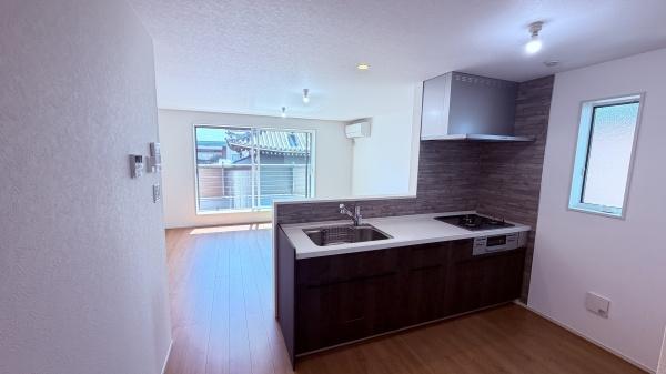 旭町一丁目戸建のリビング画像