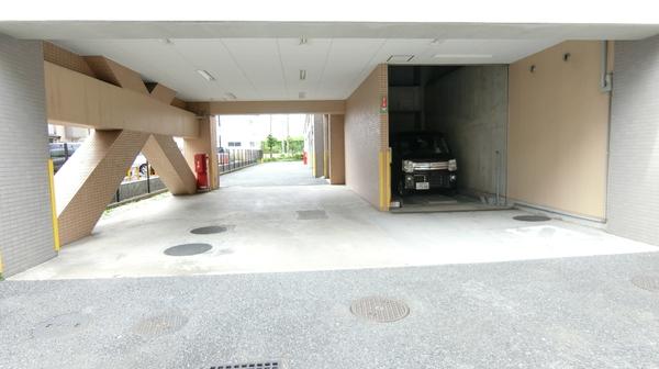 プルミエール多摩川の駐車場画像