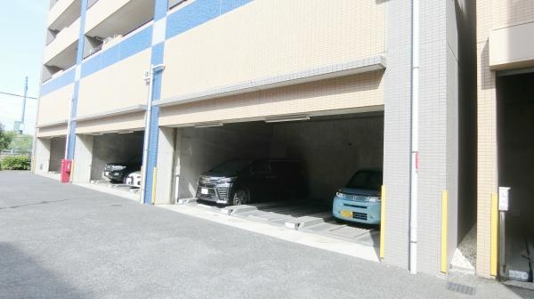 プルミエール多摩川の駐車場画像