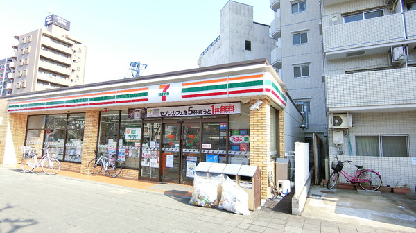 クリオ鶴見ファーストのコンビニ画像