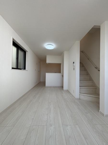 中瀬2丁目戸建のリビング画像