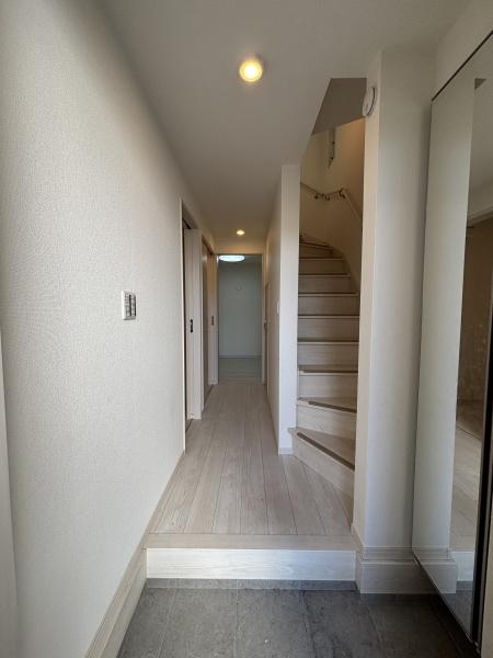 中瀬2丁目戸建の玄関画像