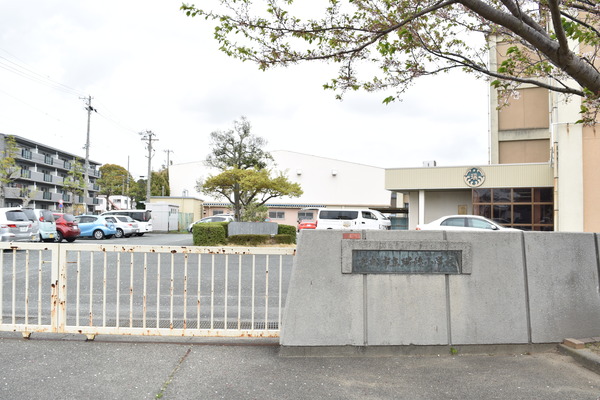 浜松市中央区高丘北3丁目　中古住宅　７ＬＤＫの小学校画像