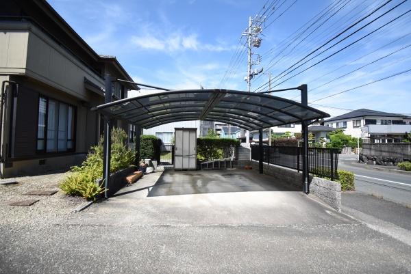 浜松市中央区高丘北3丁目　中古住宅　７ＬＤＫの駐車場画像