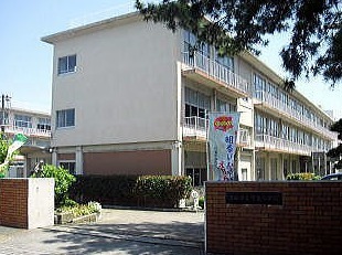 浜松市中央区高塚町中古住宅4SLDK2200万の小学校画像