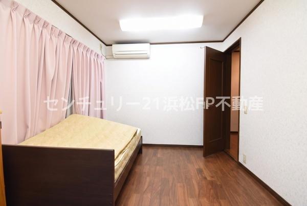 浜松市中央区高塚町中古住宅4SLDK2200万の洋室画像