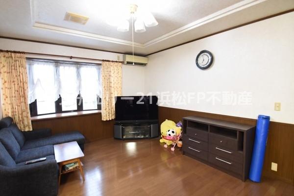 浜松市中央区高塚町中古住宅4SLDK2200万のリビング画像