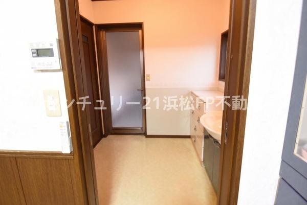 浜松市中央区高塚町中古住宅4SLDK2200万の洗面台・洗面所画像