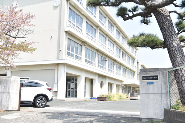 日栄ハイム城北　中古マンション　3LDK　850万の小学校画像