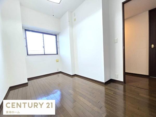 約5.0帖の北側洋室。 約5.0帖の北側洋室。