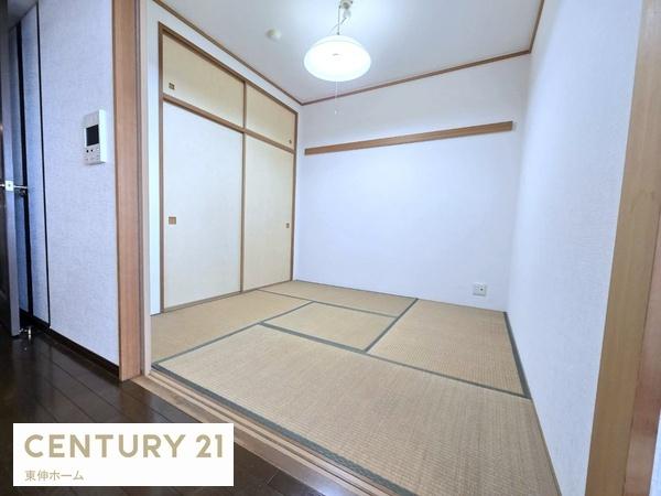 和室4.5帖。押入収納あり。 和室4.5帖。押入収納あり。