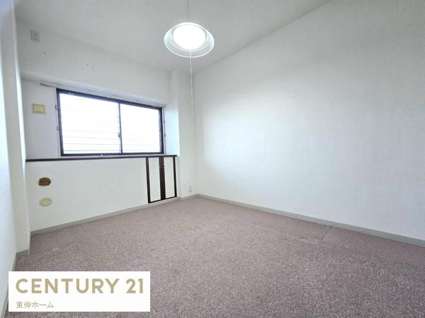 約6帖の北側洋室。 約6帖の北側洋室。