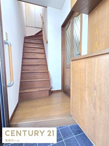 2F:玄関、大容量のシューズボックス付き 2F:玄関、大容量のシューズボックス付き