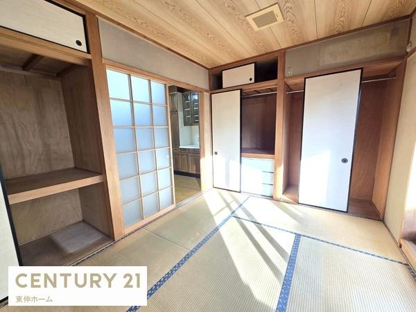 2F:8帖の和室。 2F:8帖の和室。